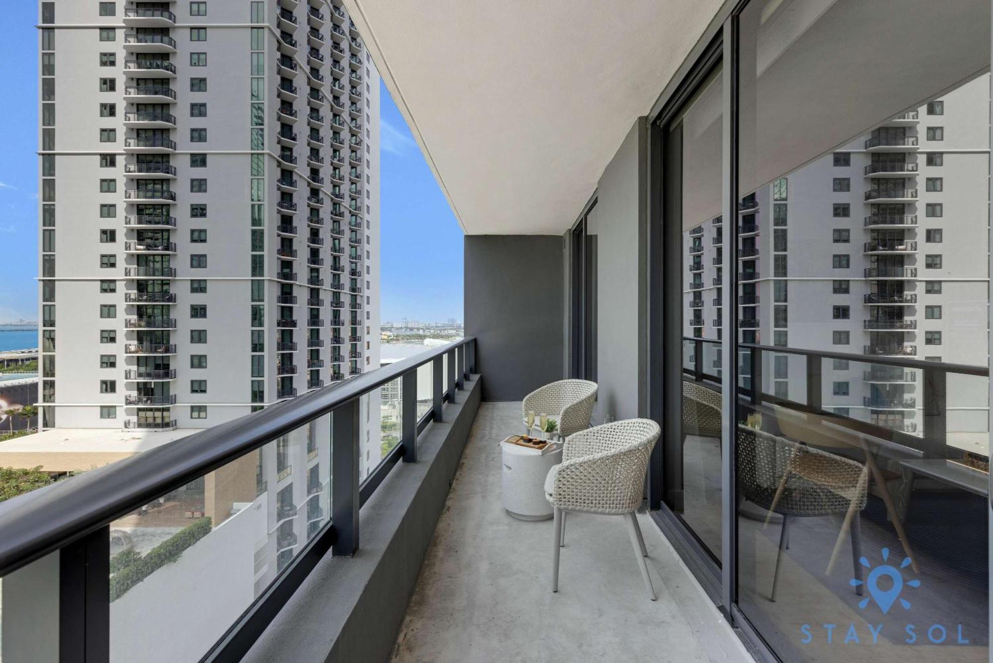 1br With Balcony With Gym & Pool *