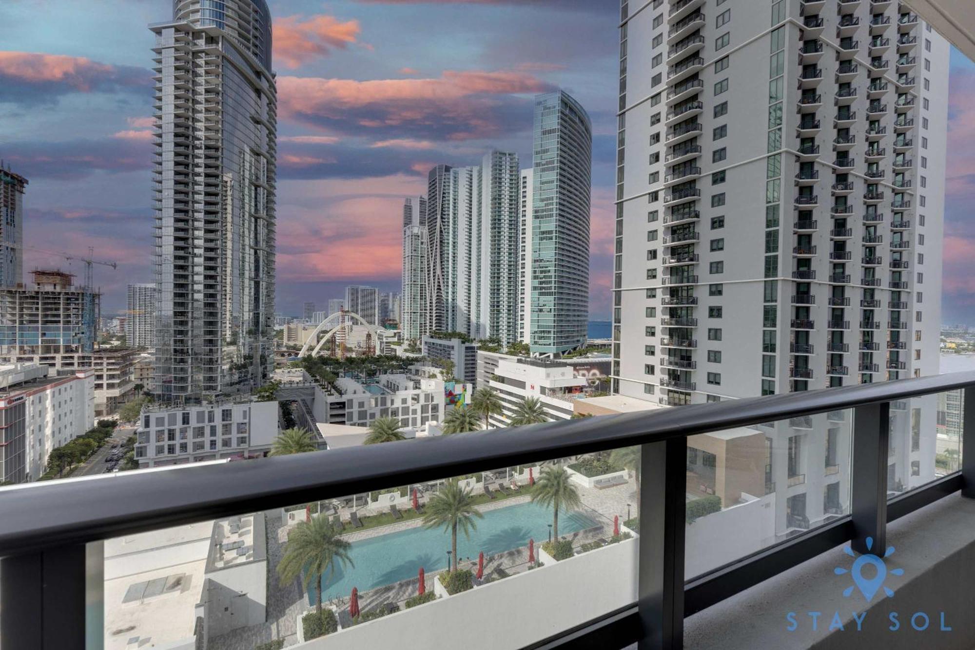 1br With Balcony With Gym & Pool *